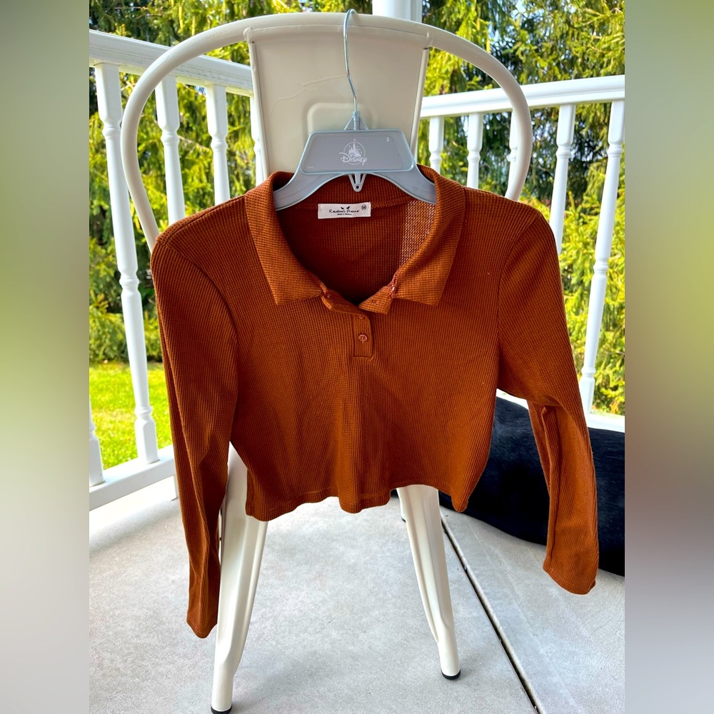 Cropped long sleeve with collar
